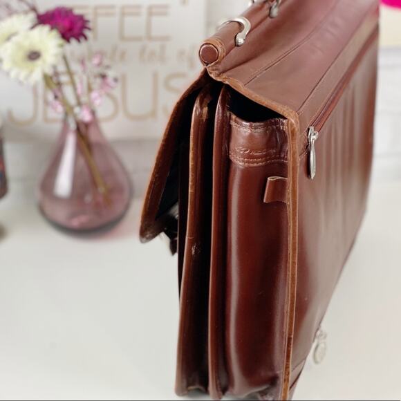 McKlein Vintage Leather Messenger/Laptop Computer Bag - Picture 6 of 15